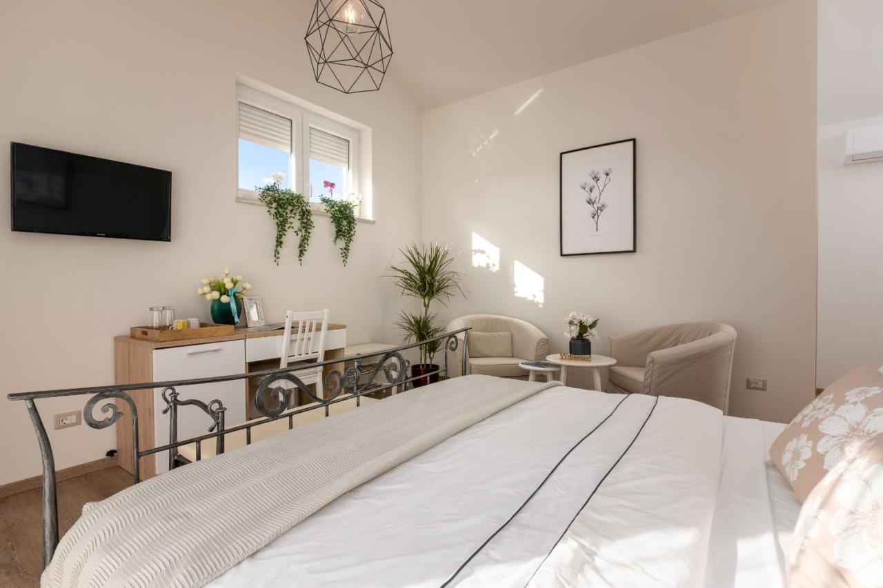 Rooms Karolina Funtana Eksteriør billede