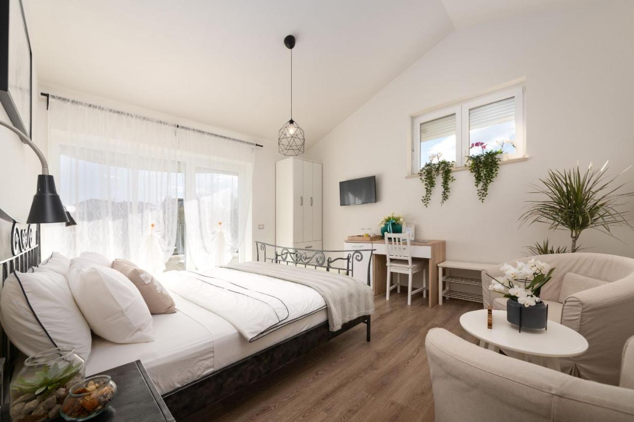 Rooms Karolina Funtana Eksteriør billede