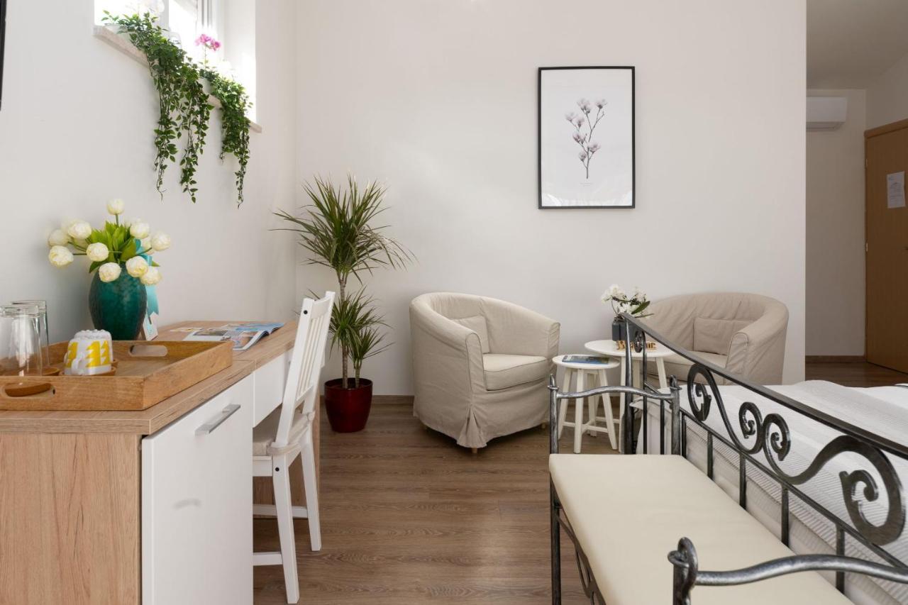 Rooms Karolina Funtana Eksteriør billede