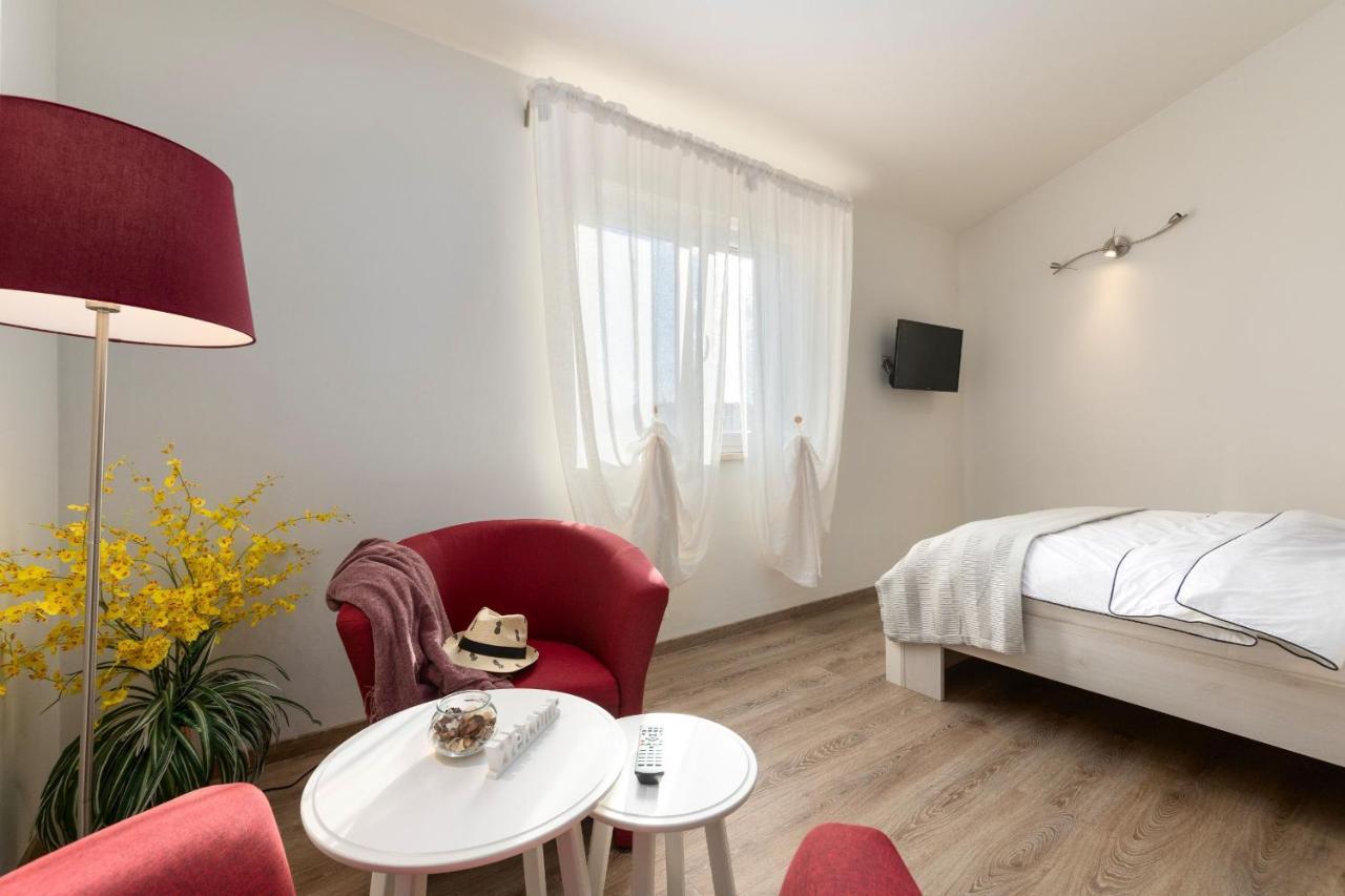 Rooms Karolina Funtana Eksteriør billede